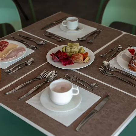 Manfredomus 农家乐 *