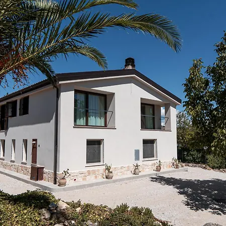 Manfredomus 팜스테이 Mussomeli