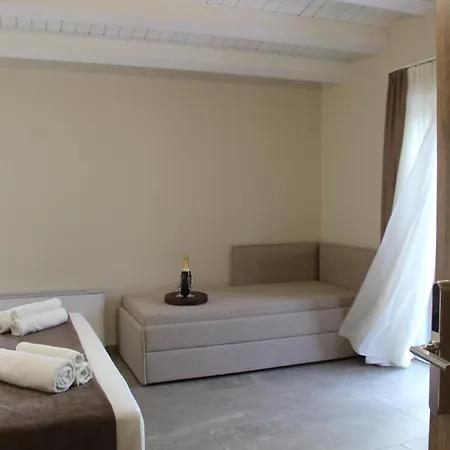 Manfredomus Farm stay *